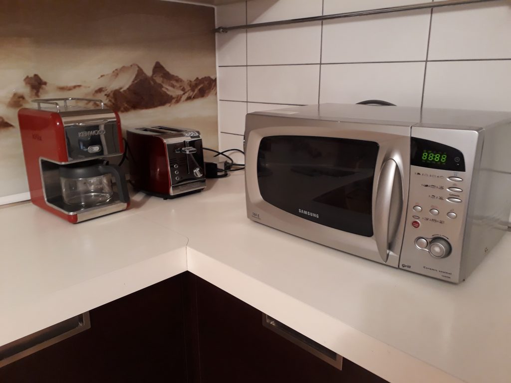 Microwave in Versalla Apartment