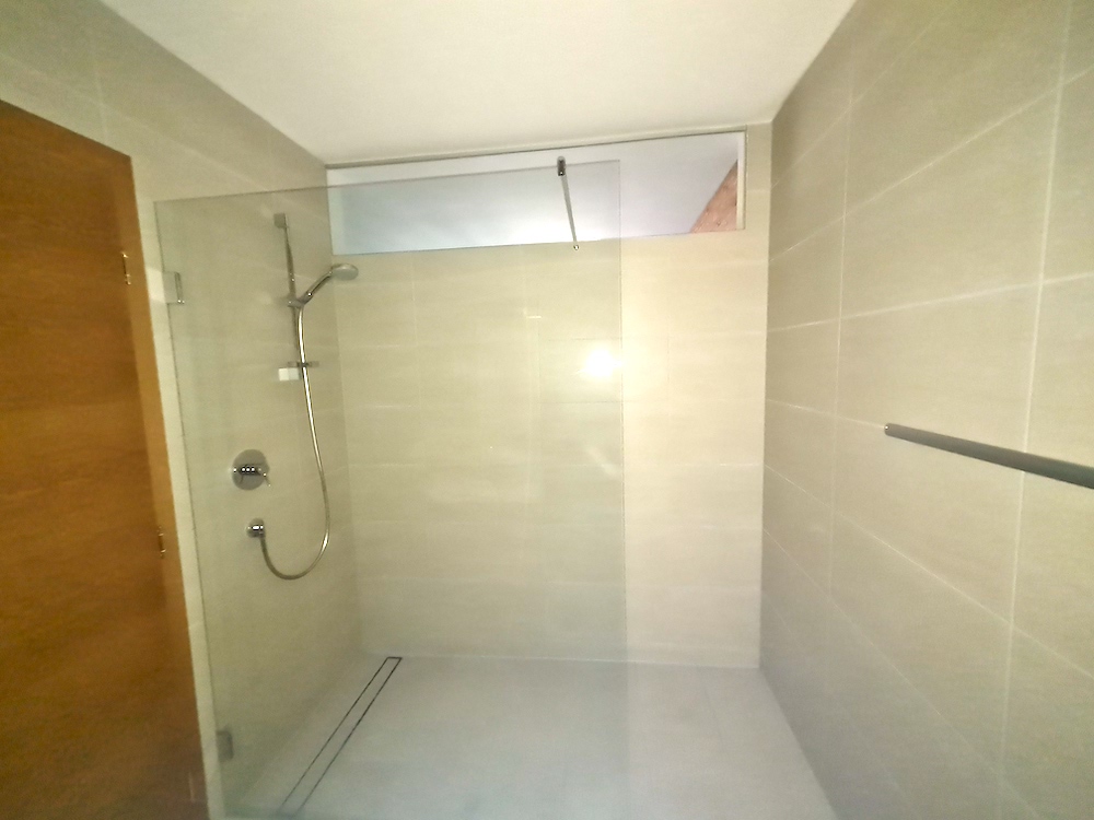 Walk In Shower Lodge 3
